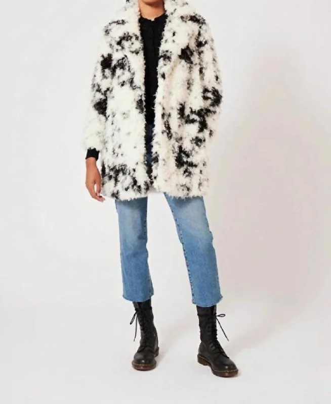 Hippy Nounours Coat In White/black