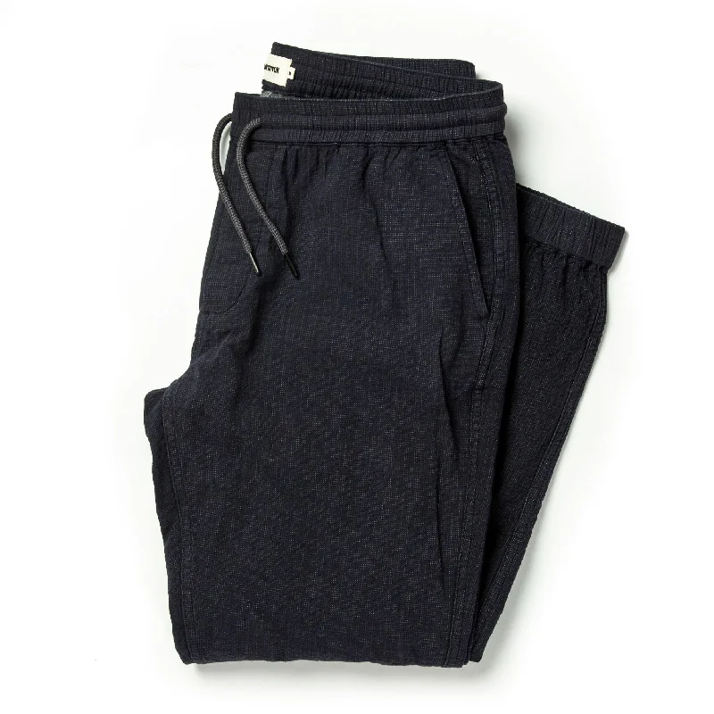 Weekend Edge The Apres Pant in Coal Double Cloth